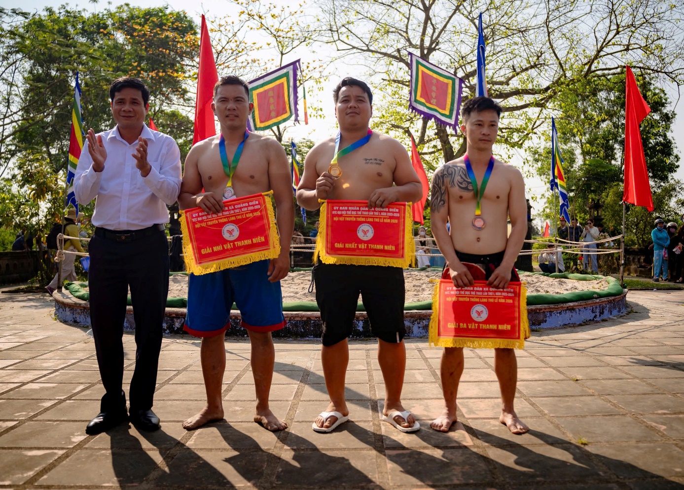 Ngày Tết, về Thủ Lễ xem hội Vật truyền thống - 12