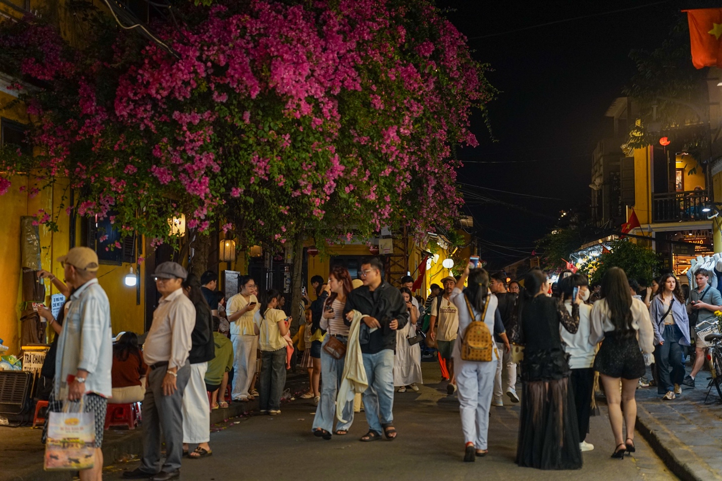 Về Hội An, ngắm đêm phố cổ lung linh trong dịp đầu năm mới - 10