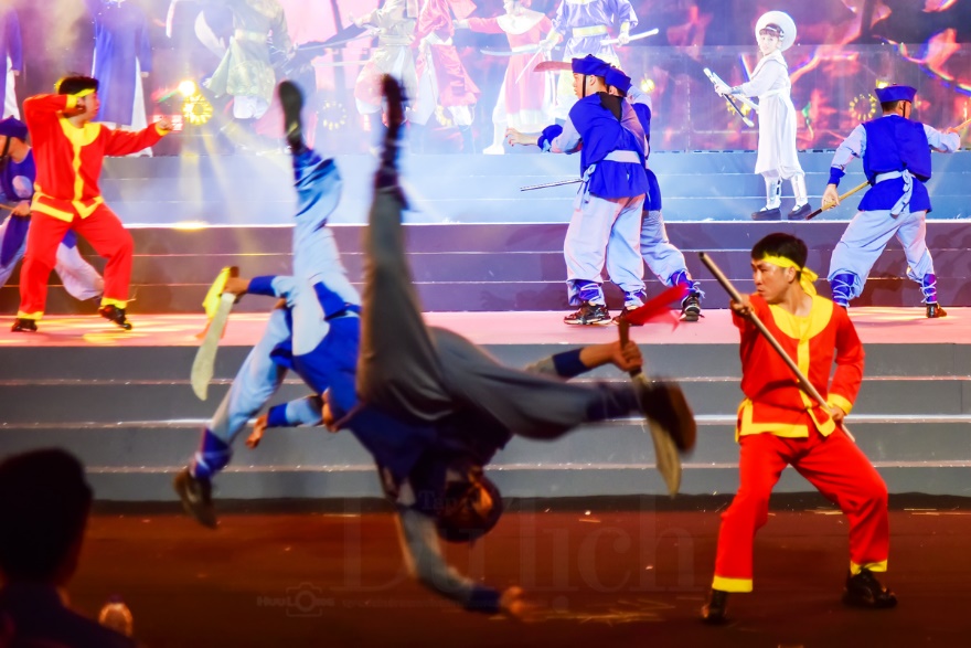 Nghe tiếng trống trận xuất quân hào hùng giữa lòng phố thị - 11