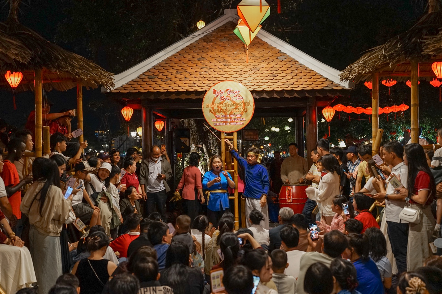 Về Hội An, ngắm đêm phố cổ lung linh trong dịp đầu năm mới - 11