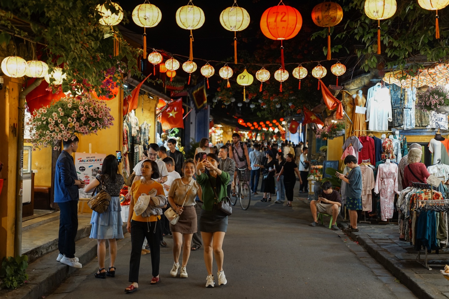 Về Hội An, ngắm đêm phố cổ lung linh trong dịp đầu năm mới - 1