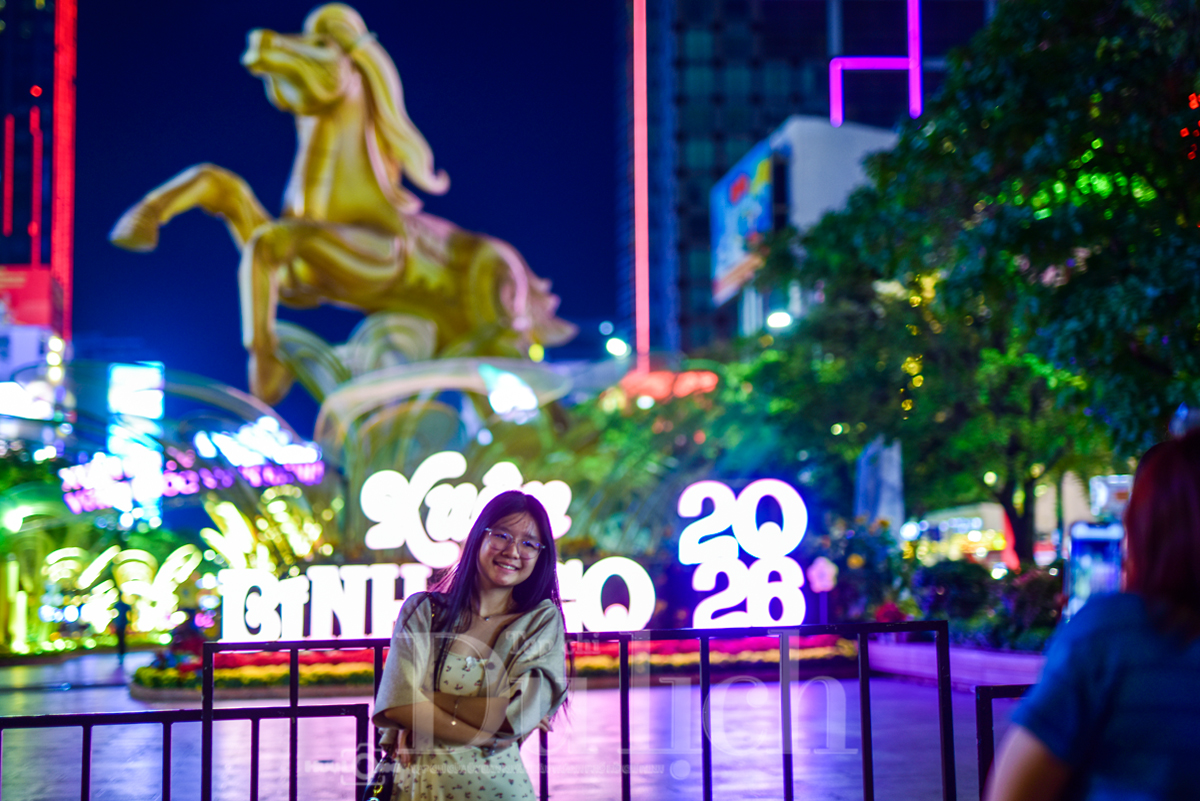 Xuyên đêm thu dọn Đường hoa xuân, tạm biệt những chú ngựa linh vật tết Bính Ngọ - 13