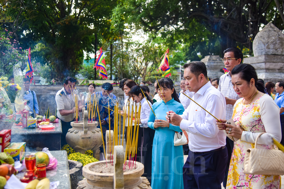 Hành hương về viếng lăng Đức Tả quân: Nơi ký ức trăm năm hòa quyện cùng sắc xuân Khai hạ - 15