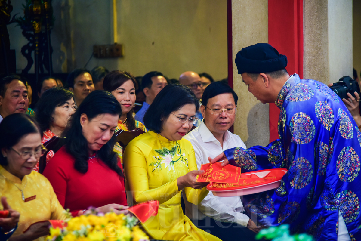 Hành hương về viếng lăng Đức Tả quân: Nơi ký ức trăm năm hòa quyện cùng sắc xuân Khai hạ - 12