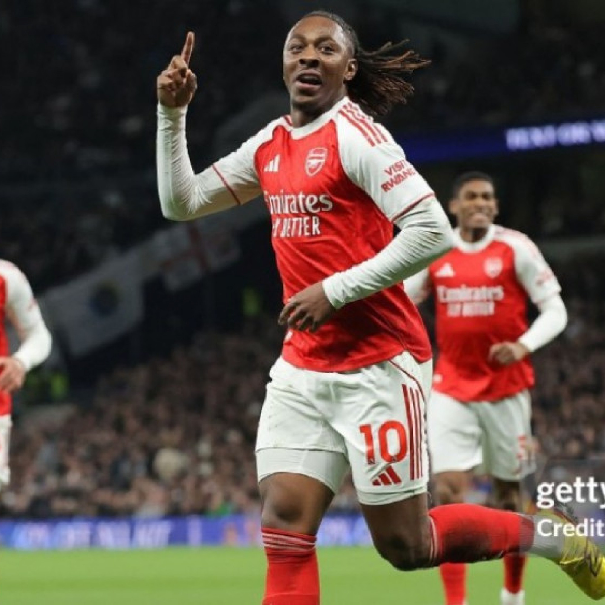  - Nóng bảng xếp hạng Ngoại hạng Anh: Arsenal lấy lại lợi thế, Liverpool áp sát MU