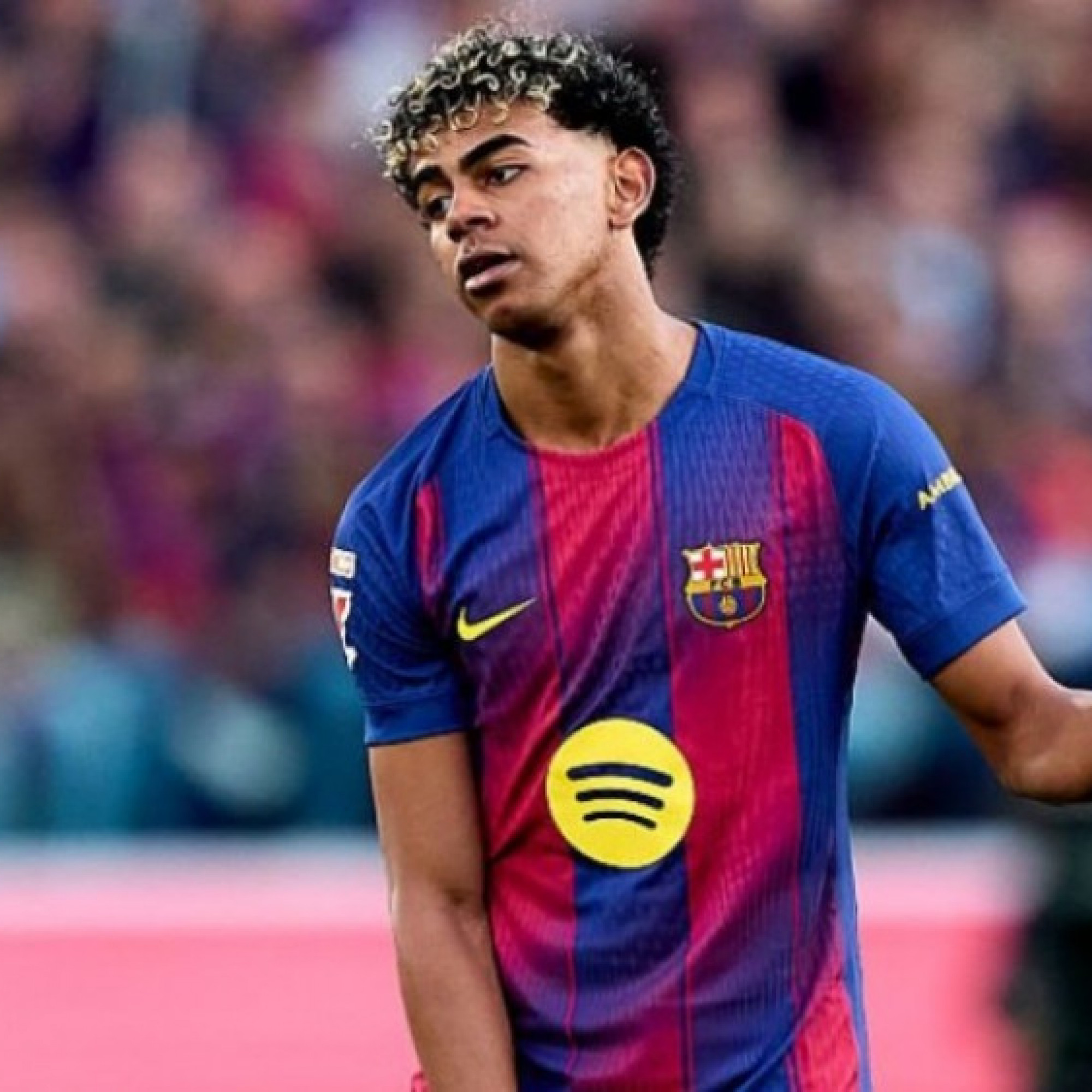  - Yamal - Lewandowski giận dỗi vì bị thay ra, HLV Barcelona cảnh báo học trò