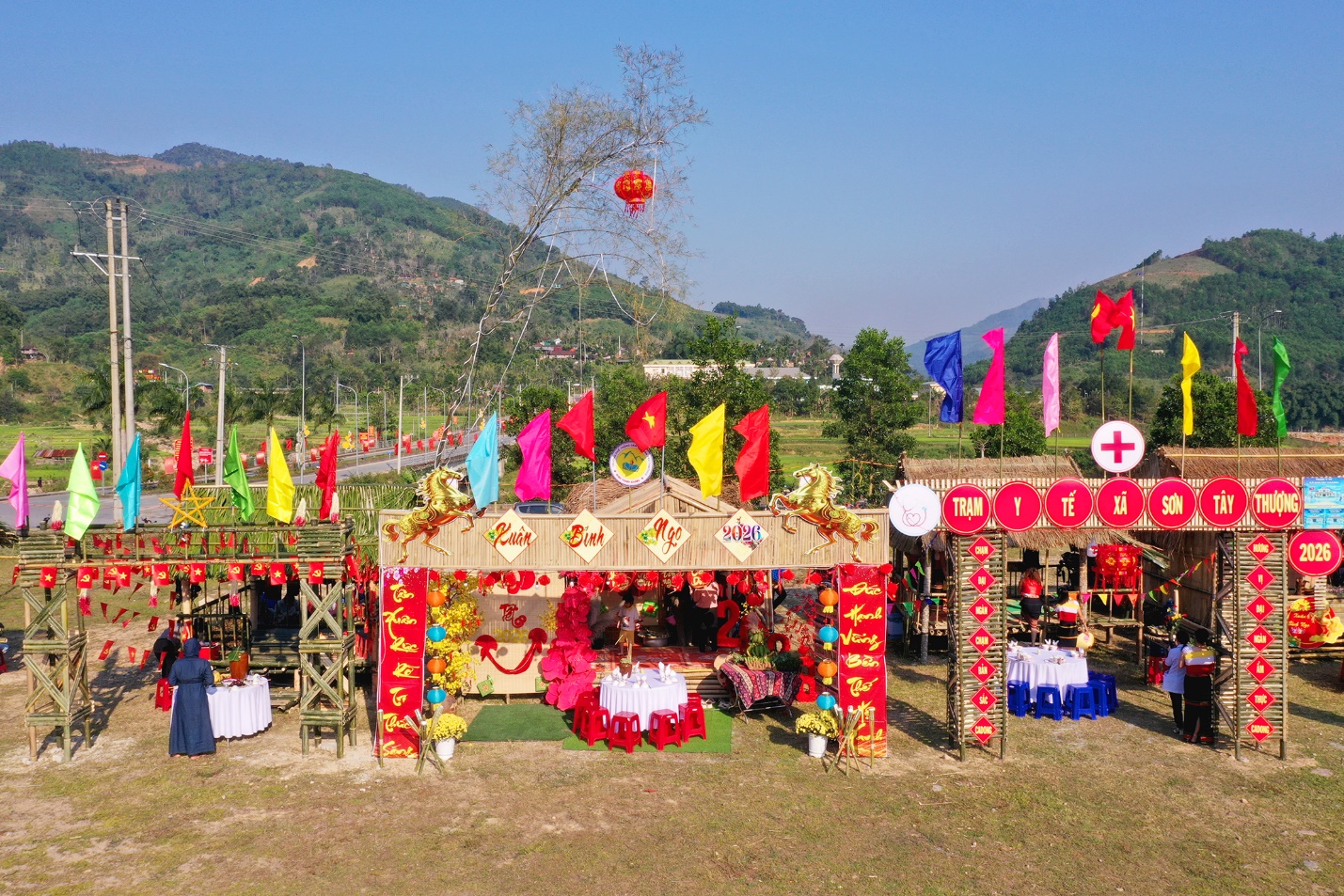 chuoi su kien don xuan moi “cham dai ngan – cham ban sac ca dong” o son tay thuong - 1