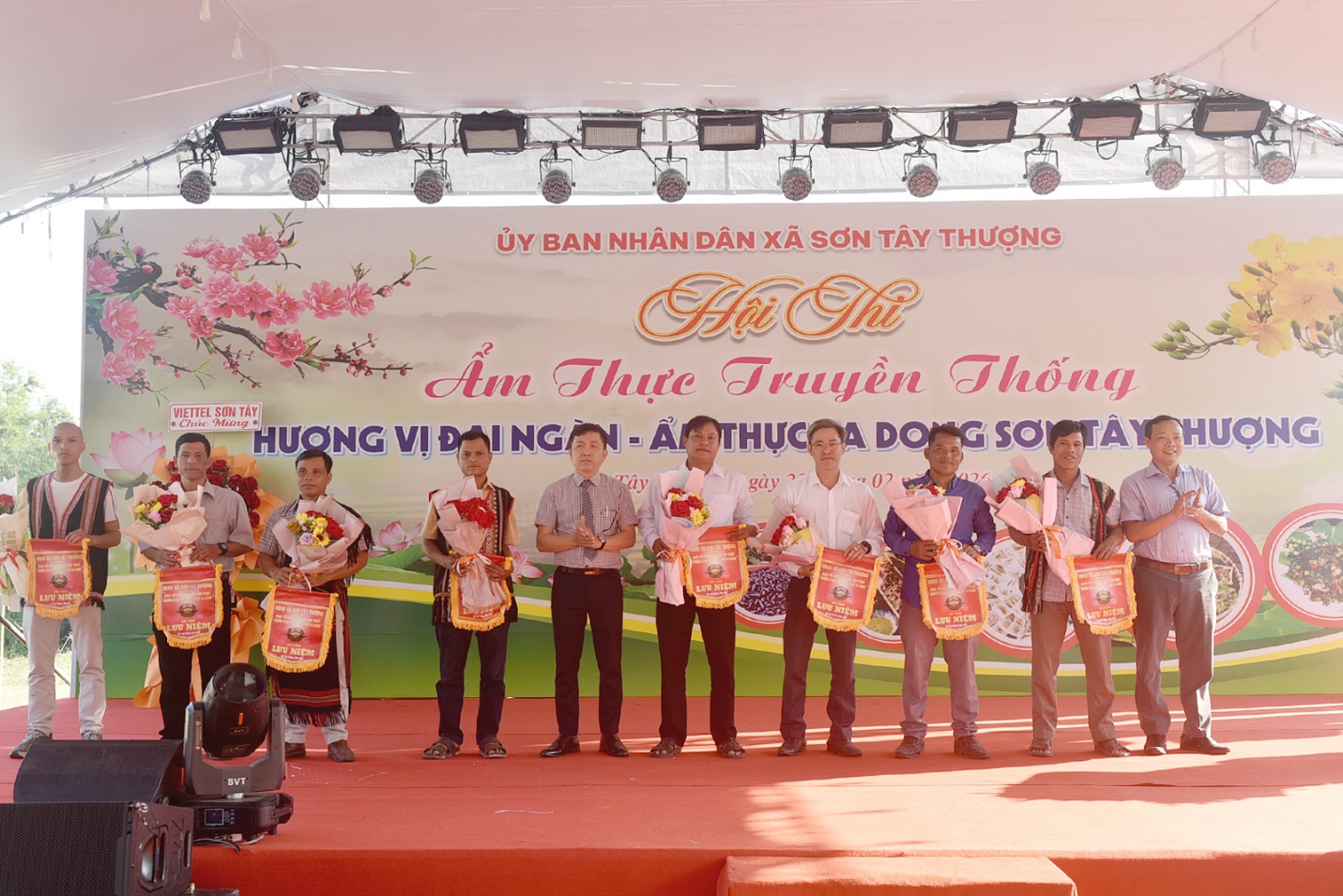 chuoi su kien don xuan moi “cham dai ngan – cham ban sac ca dong” o son tay thuong - 6