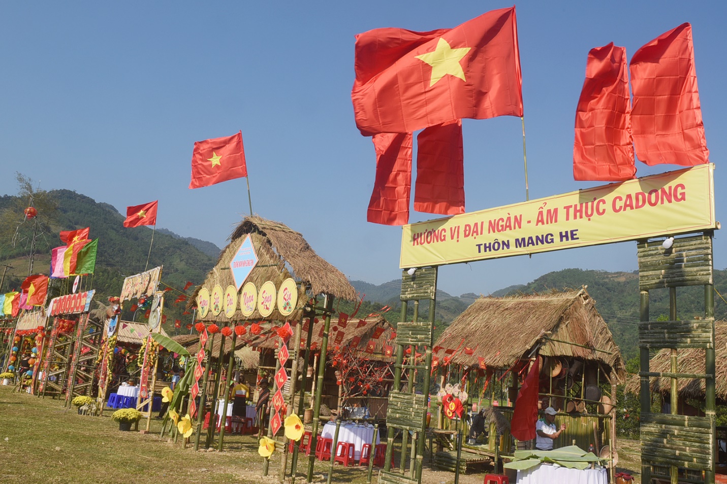 chuoi su kien don xuan moi “cham dai ngan – cham ban sac ca dong” o son tay thuong - 2