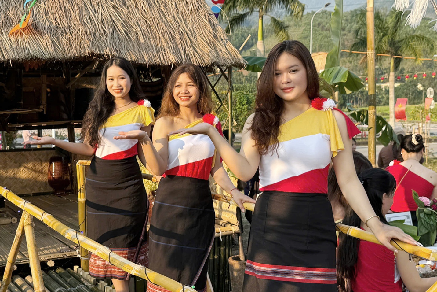 chuoi su kien don xuan moi “cham dai ngan – cham ban sac ca dong” o son tay thuong - 3