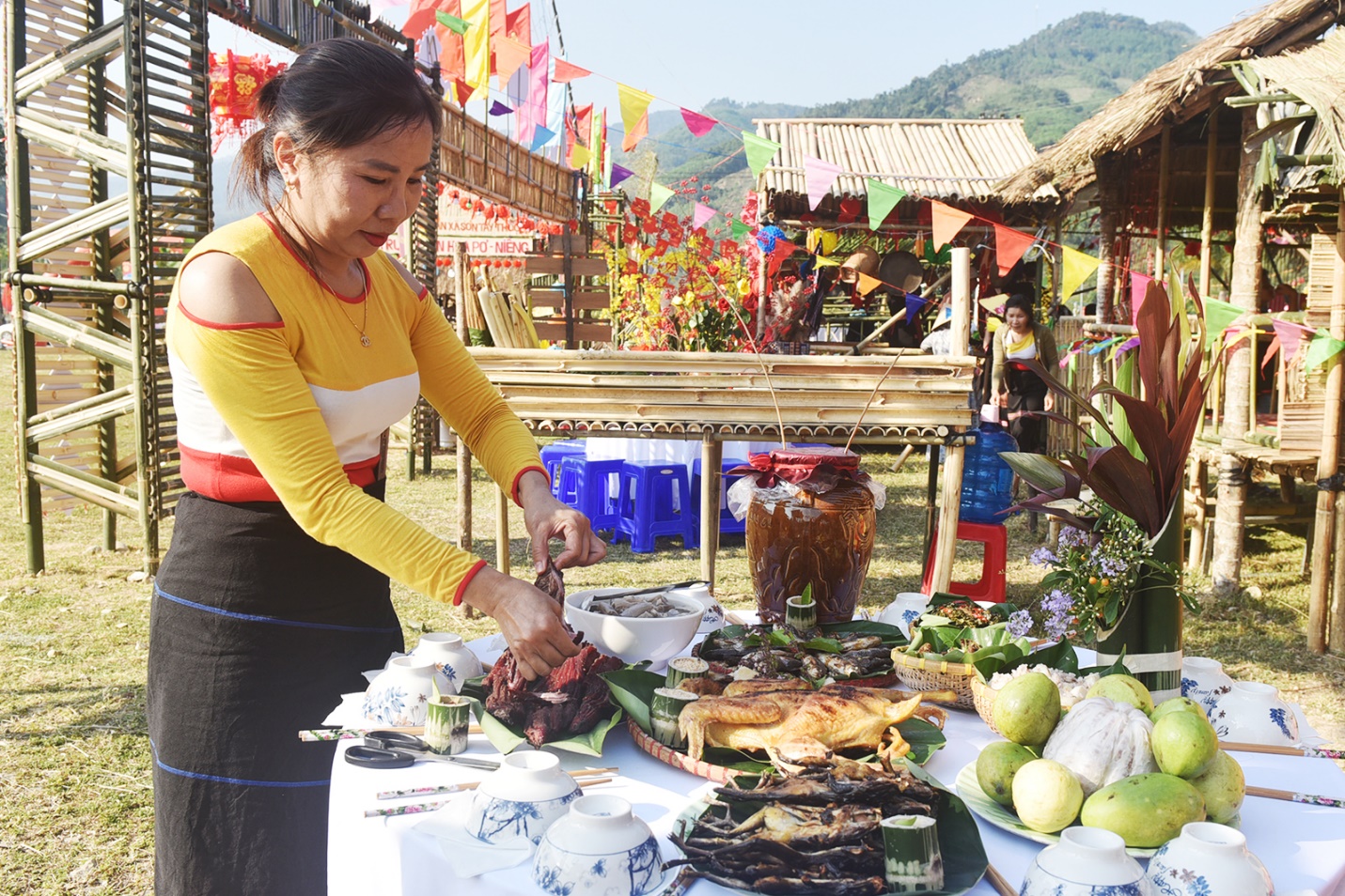 chuoi su kien don xuan moi “cham dai ngan – cham ban sac ca dong” o son tay thuong - 8