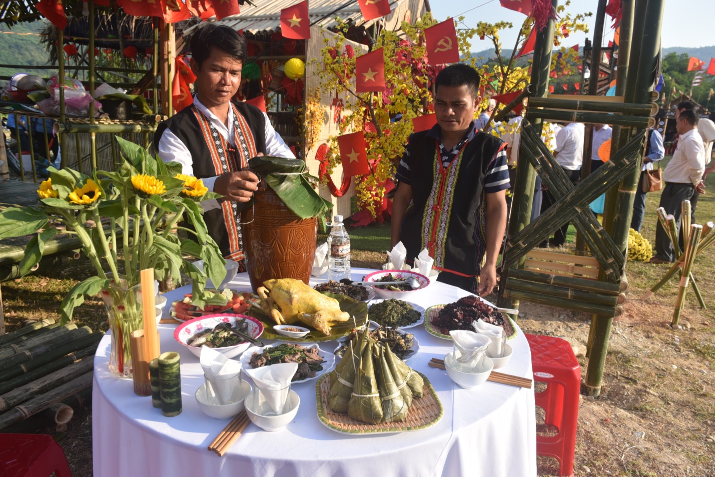 chuoi su kien don xuan moi “cham dai ngan – cham ban sac ca dong” o son tay thuong - 18