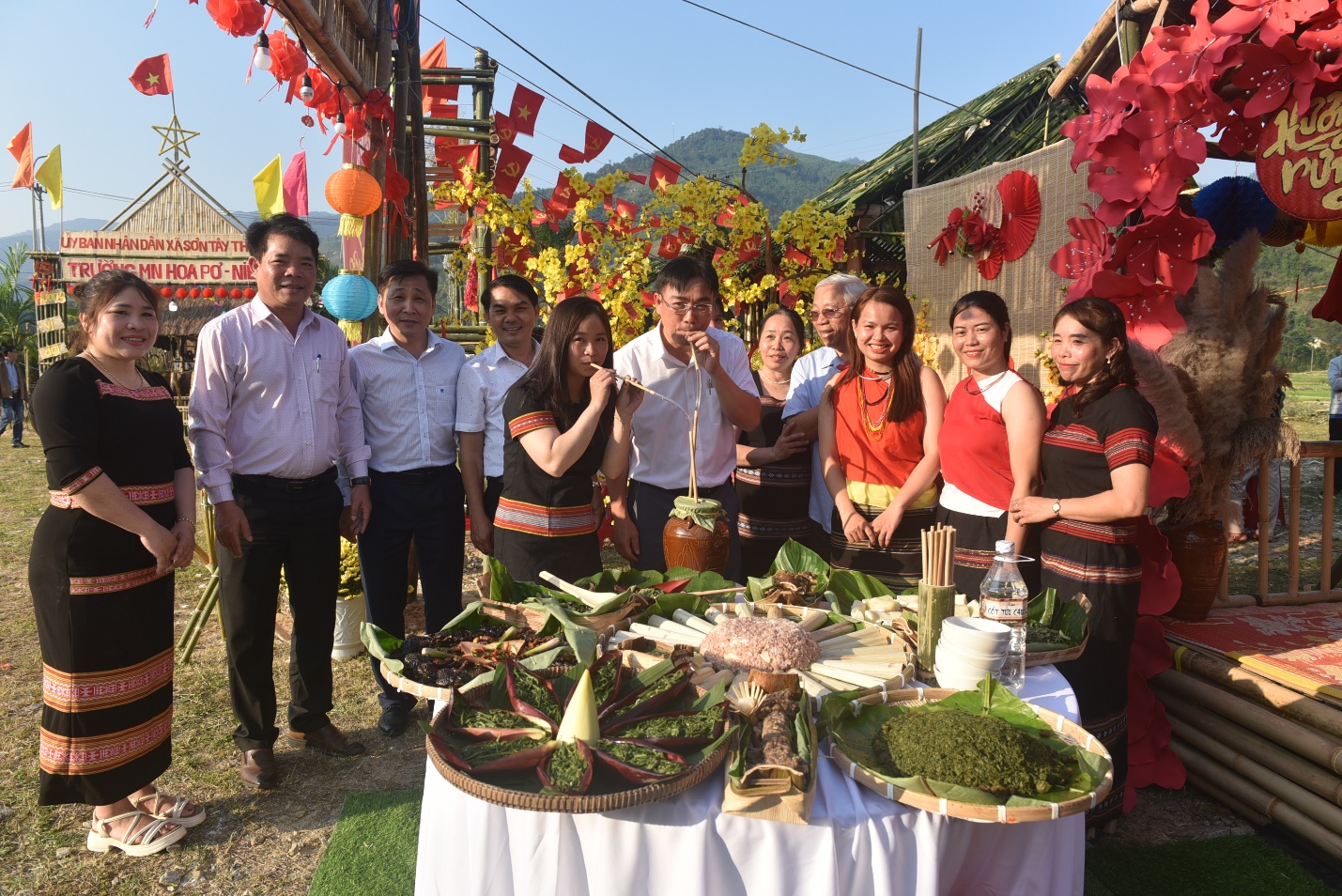 chuoi su kien don xuan moi “cham dai ngan – cham ban sac ca dong” o son tay thuong - 19