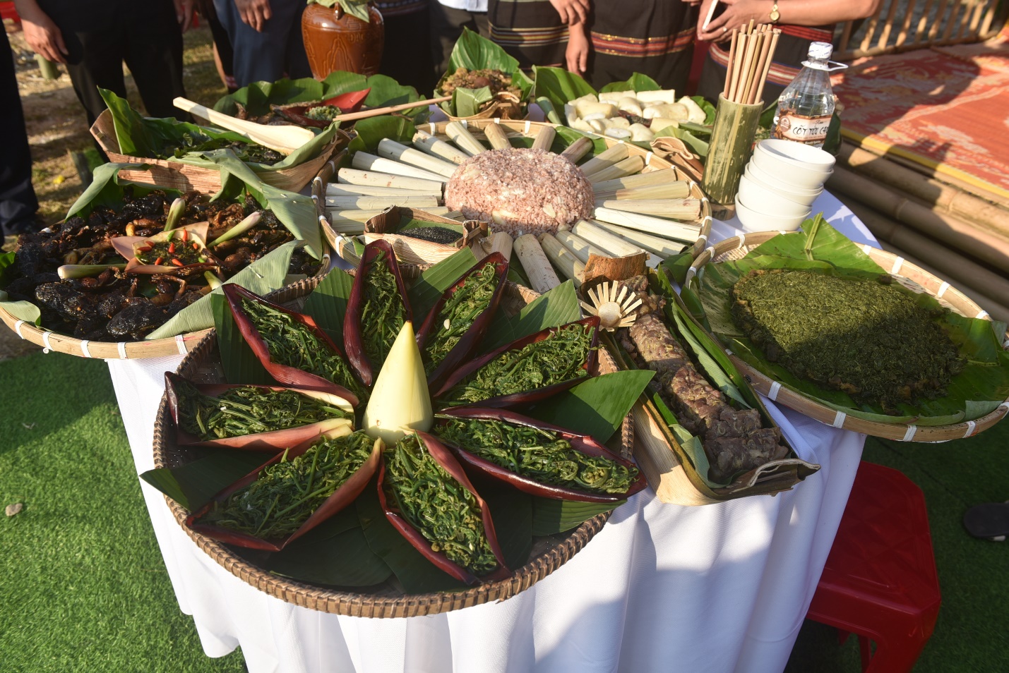 chuoi su kien don xuan moi “cham dai ngan – cham ban sac ca dong” o son tay thuong - 21