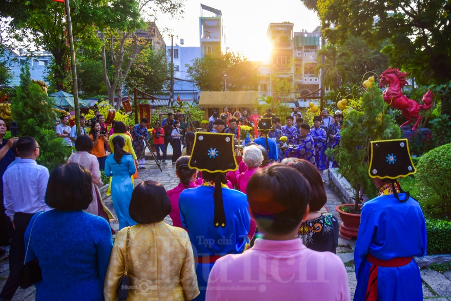 Hành hương về viếng lăng Đức Tả quân: Nơi ký ức trăm năm hòa quyện cùng sắc xuân Khai hạ - 2