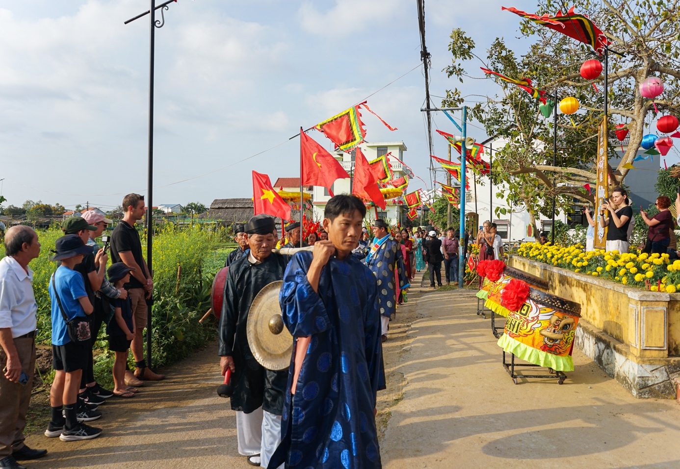 Rộn ràng Lễ hội Cầu Bông tại “Làng du lịch tốt nhất thế giới” - 2