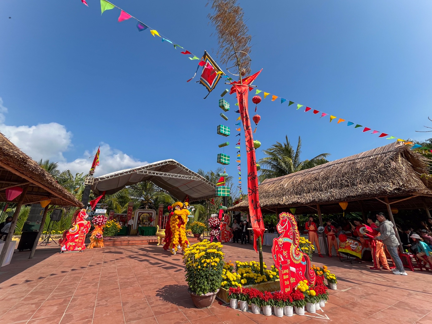 Rộn ràng Lễ hội Cầu Bông tại “Làng du lịch tốt nhất thế giới” - 5