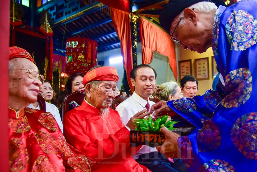 Hành hương về viếng lăng Đức Tả quân: Nơi ký ức trăm năm hòa quyện cùng sắc xuân Khai hạ - 11