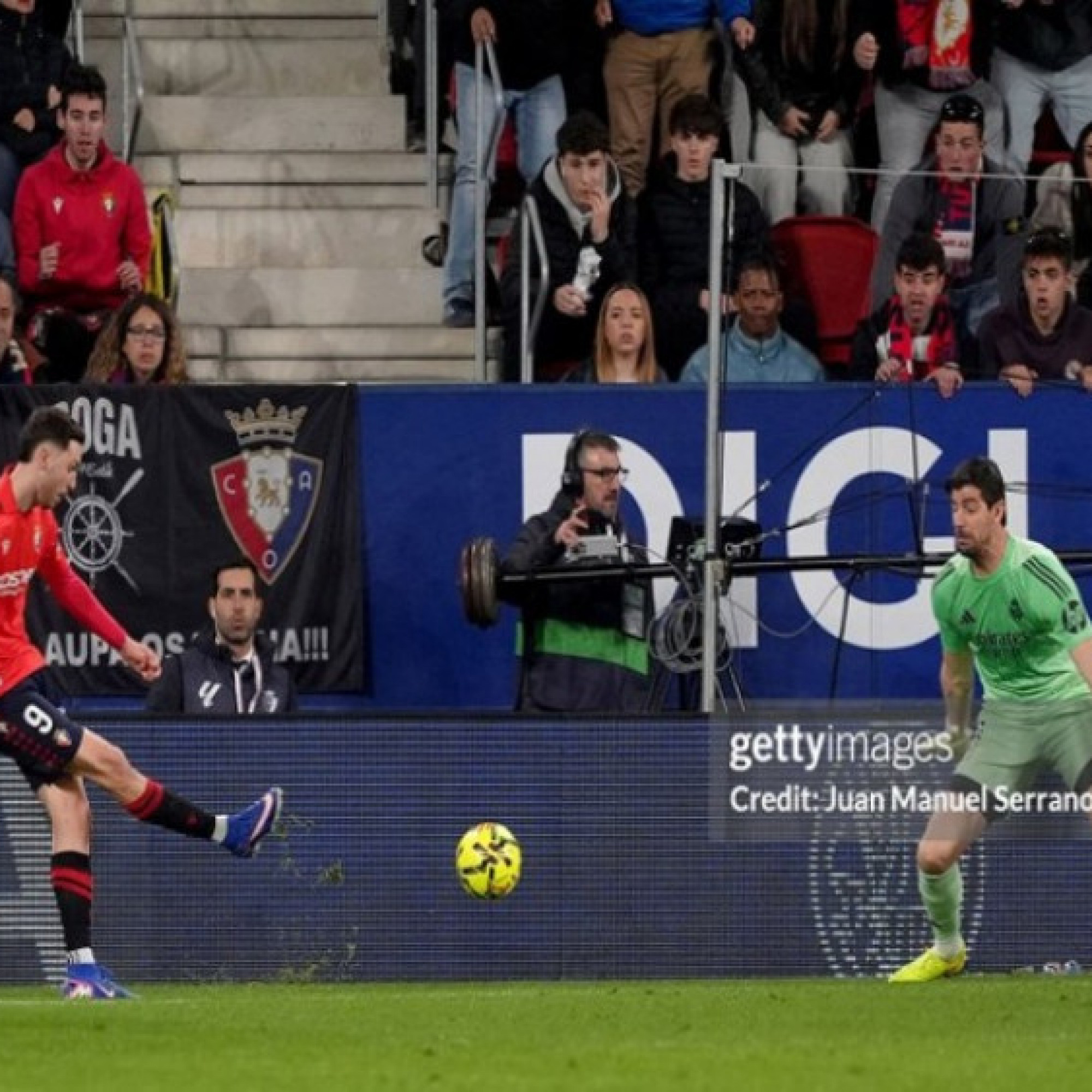  - Real Madrid đứng hình vì pha xử lý “ảo thuật”, Gyokeres đá như đi dạo vẫn có siêu phẩm