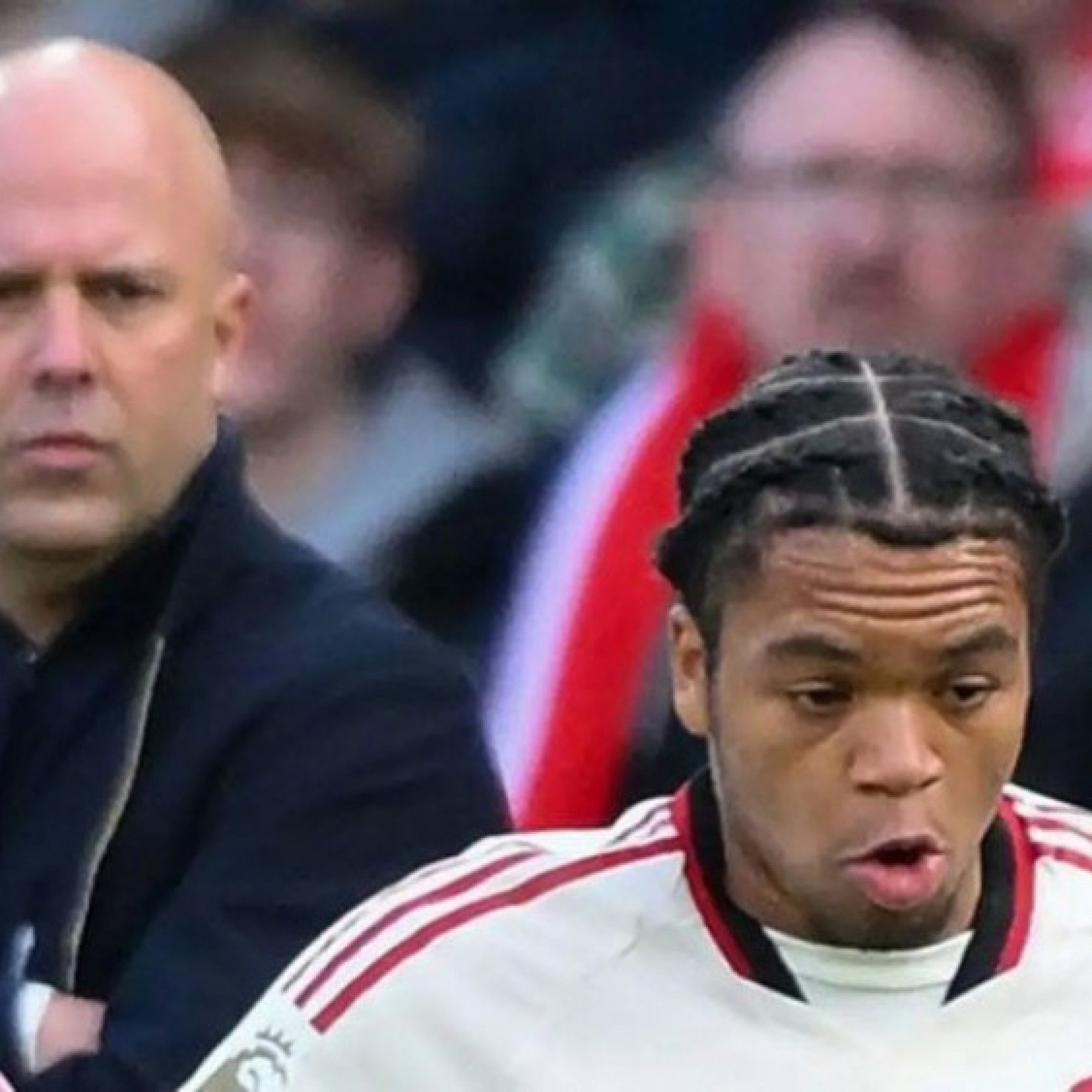  - Liverpool bị ví như "chim cánh cụt": Lý do Arne Slot miễn cưỡng dùng sao trẻ Ngumoha