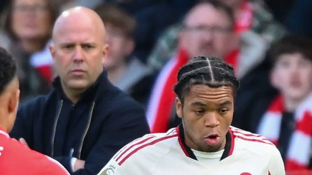 Liverpool bị ví như "chim cánh cụt": Lý do Arne Slot miễn cưỡng dùng sao trẻ Ngumoha - 3