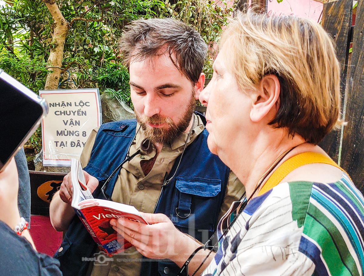 ‘Biển người’ thành kính chen chân lễ Vía Ngọc Hoàng - 10