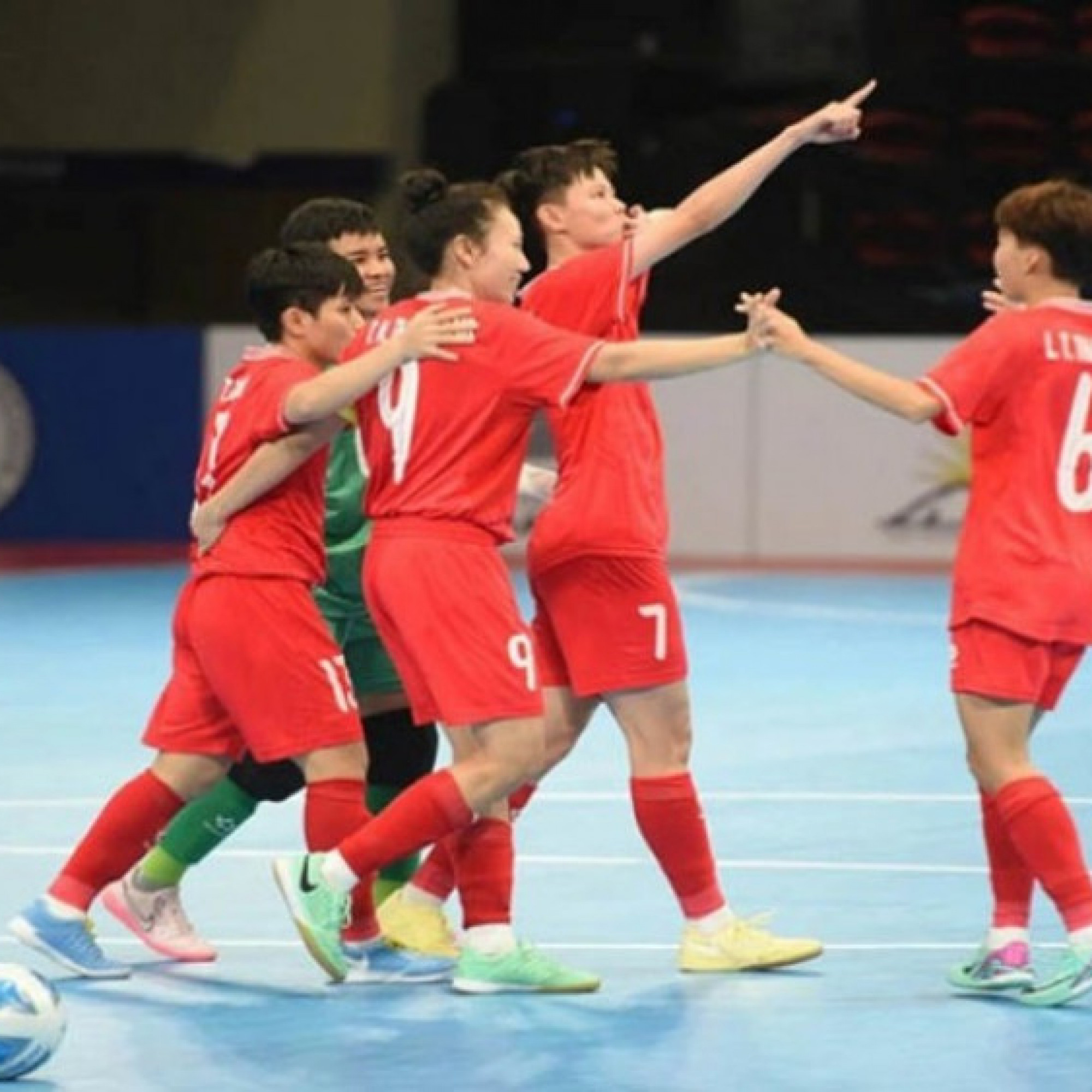  - Trực tiếp bóng đá ĐT nữ Việt Nam - Philippines: Đứng dậy sau cú vấp (Futsal Đông Nam Á)
