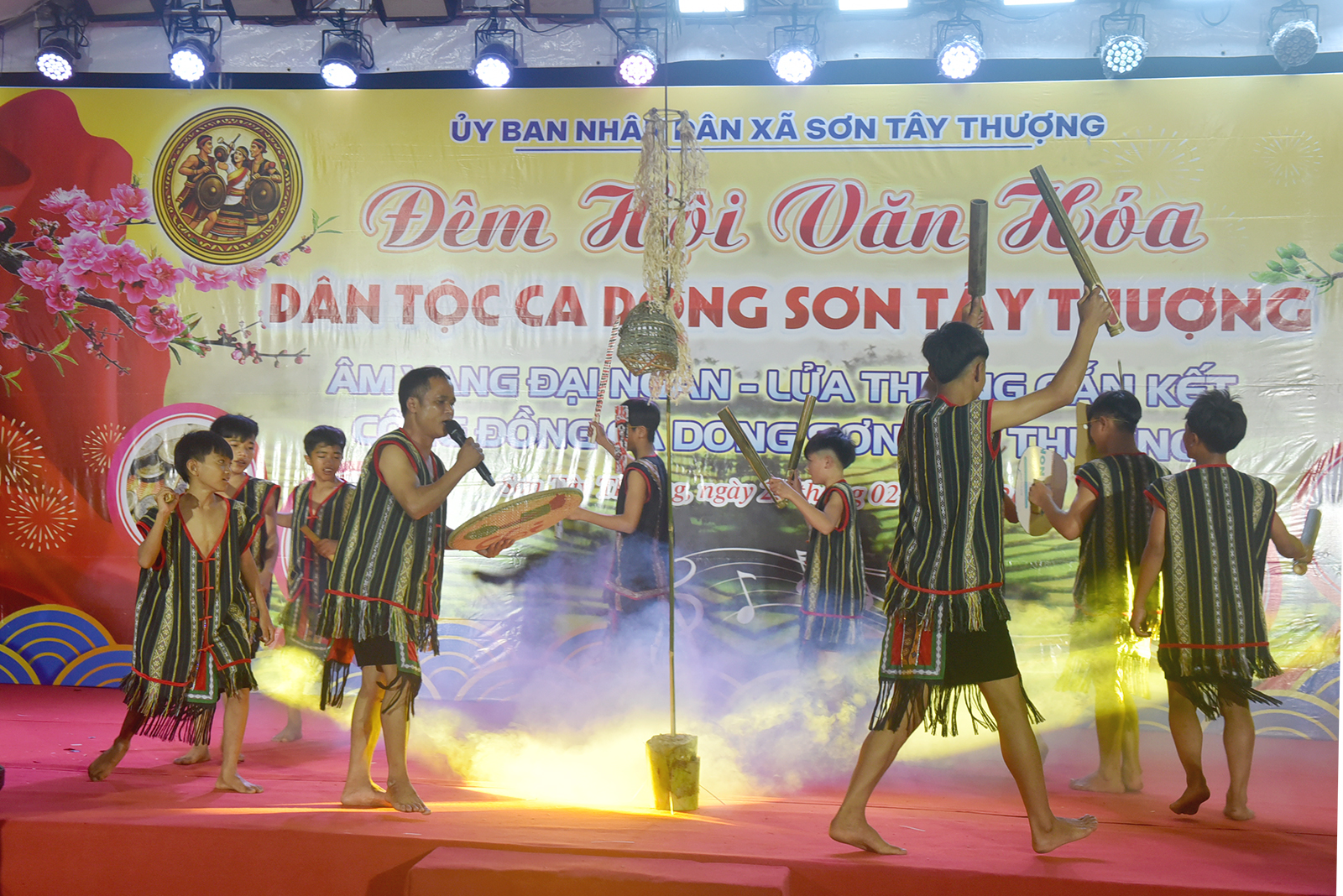 doc dao van hoa dan gian cong chieng o son tay thuong - 2