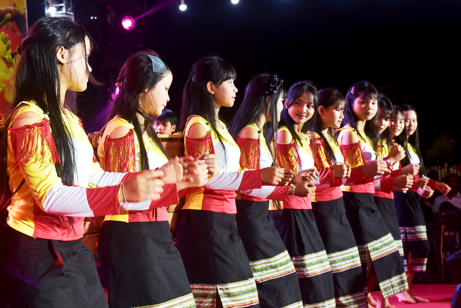 doc dao van hoa dan gian cong chieng o son tay thuong - 11