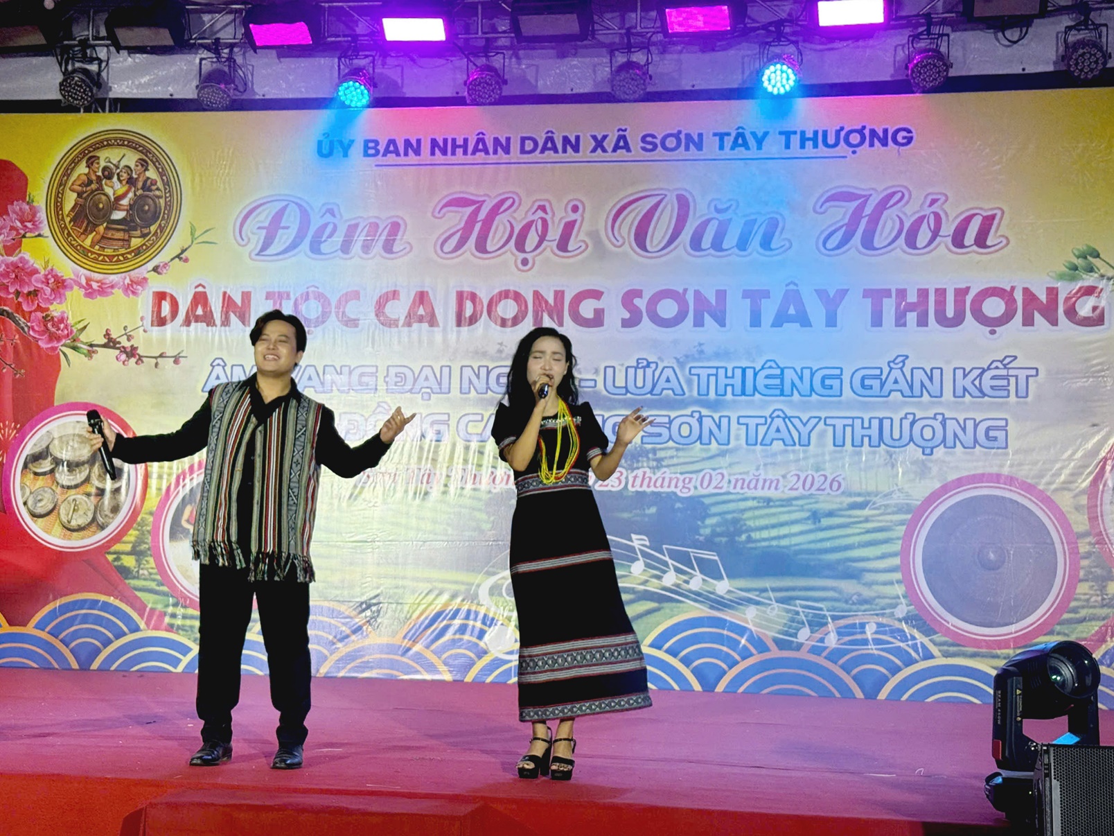 doc dao van hoa dan gian cong chieng o son tay thuong - 8