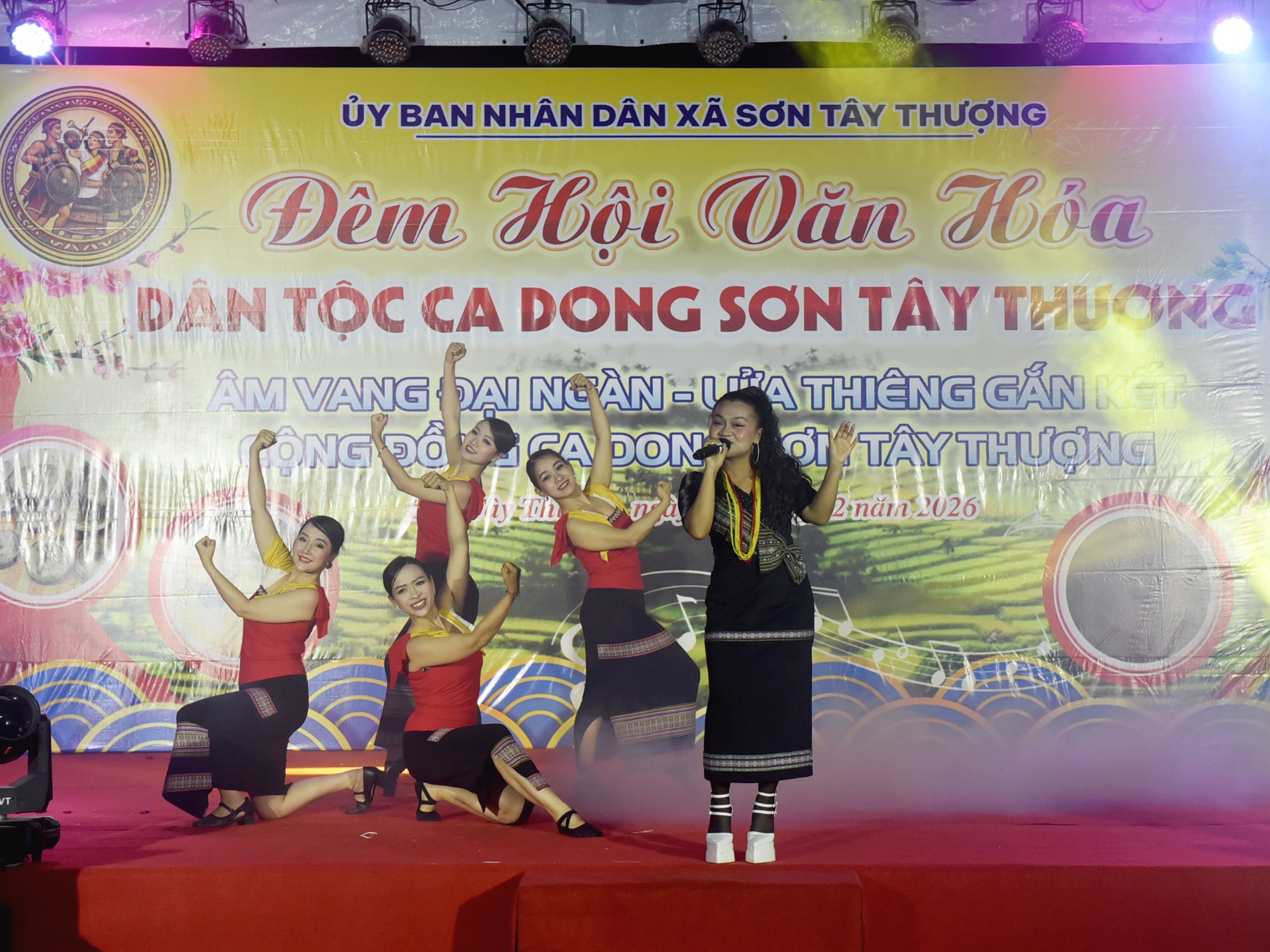 doc dao van hoa dan gian cong chieng o son tay thuong - 9