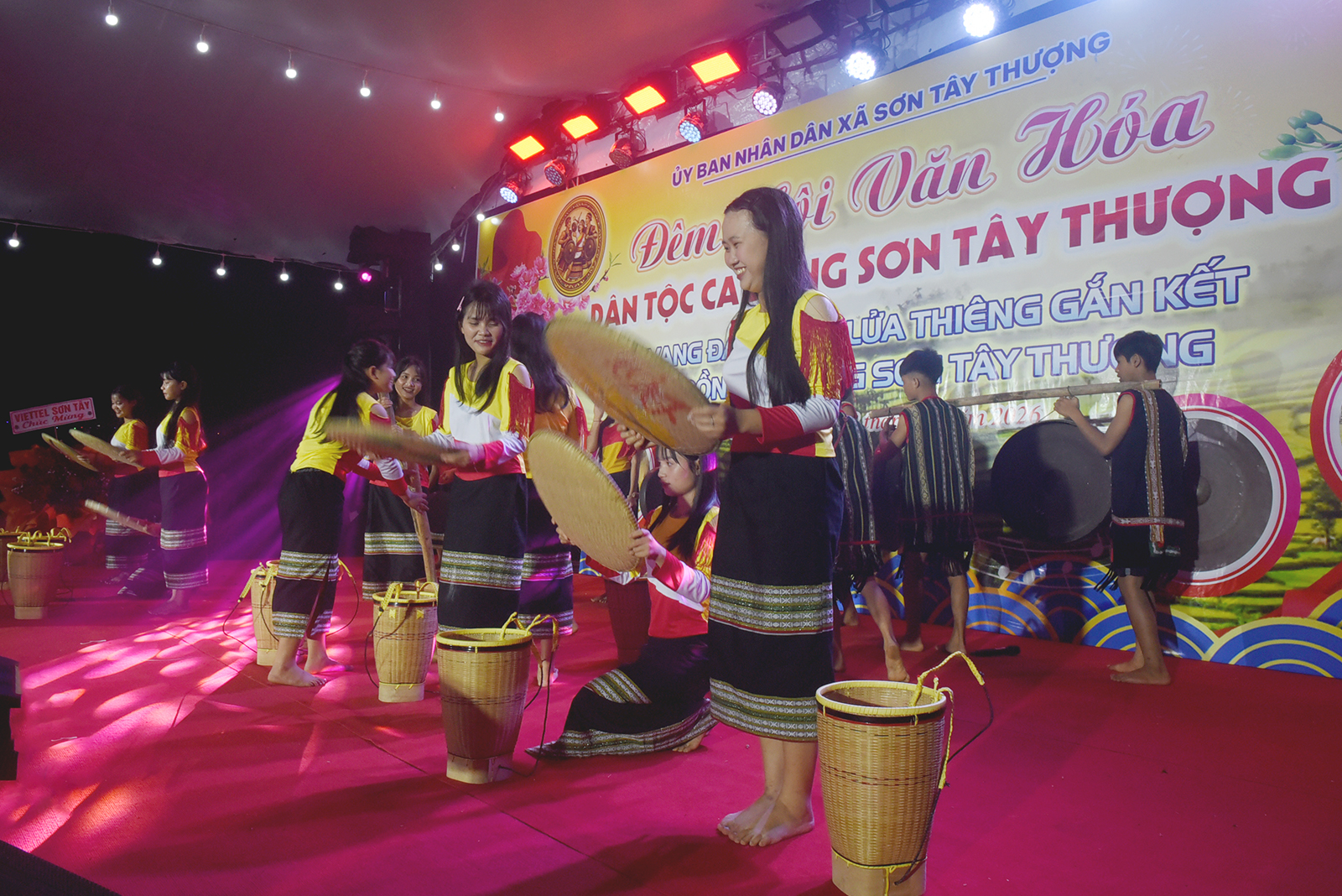 doc dao van hoa dan gian cong chieng o son tay thuong - 13