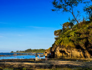 Biển chiều Lệ Thủy, du bước bên gành đá nghe hàng dương ru hát ngàn năm