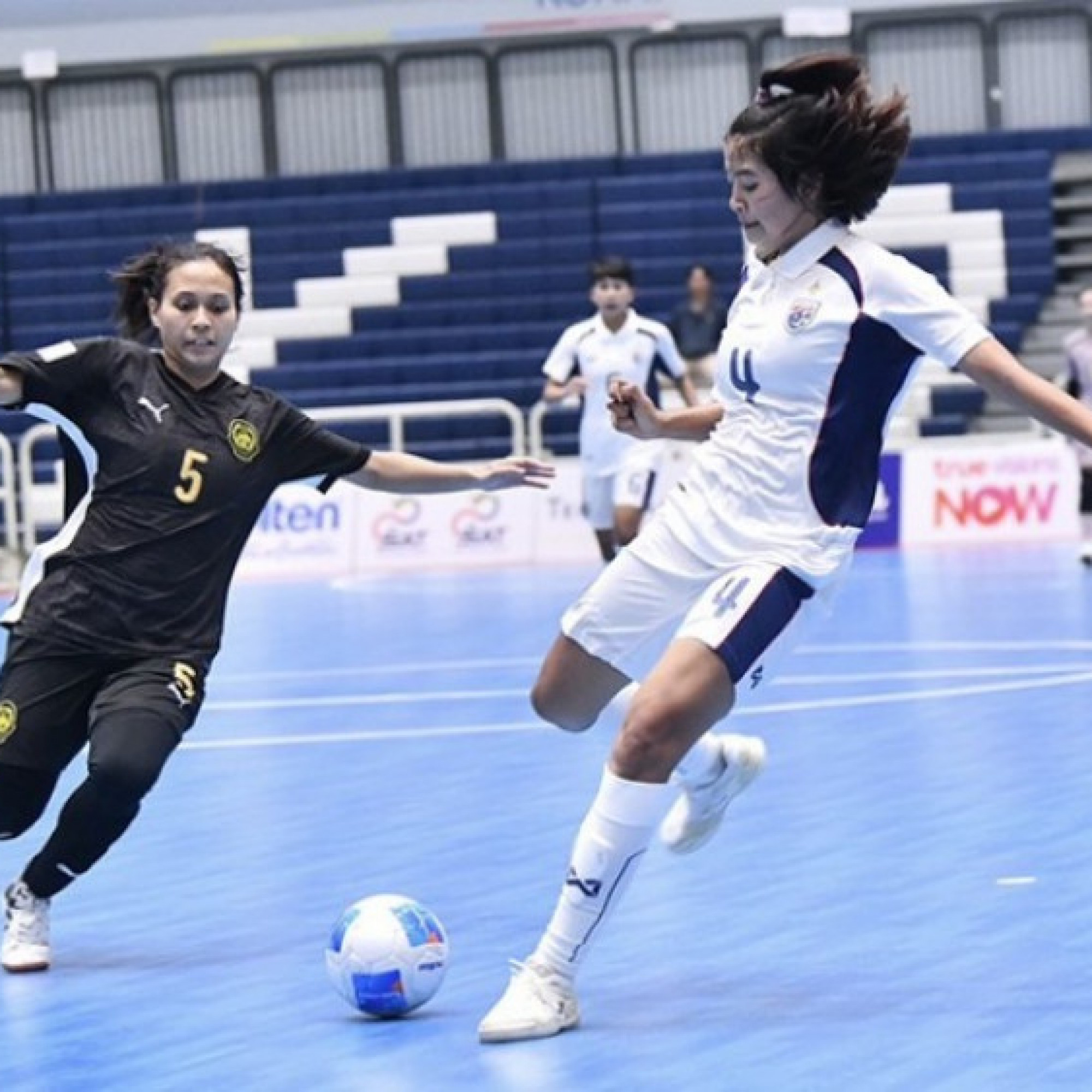  - Video bóng đá ĐT nữ Malaysia - Thái Lan: Hủy diệt 8 bàn, hẹn đấu Việt Nam (Futsal Đông Nam Á)