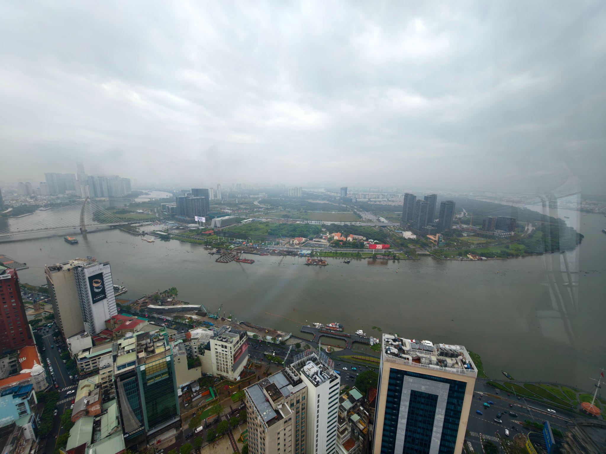 Gần 1.000 du khách quốc tế từ siêu tàu biển Mein Schiff thăm Saigon Skydeck - 6