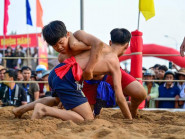 Mồng 10 Tết, về làng Sình xem hội vật