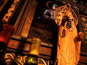  - Có gì đặc biệt đằng sau bức tượng Phật tay cầm chùm nho ở Nhật