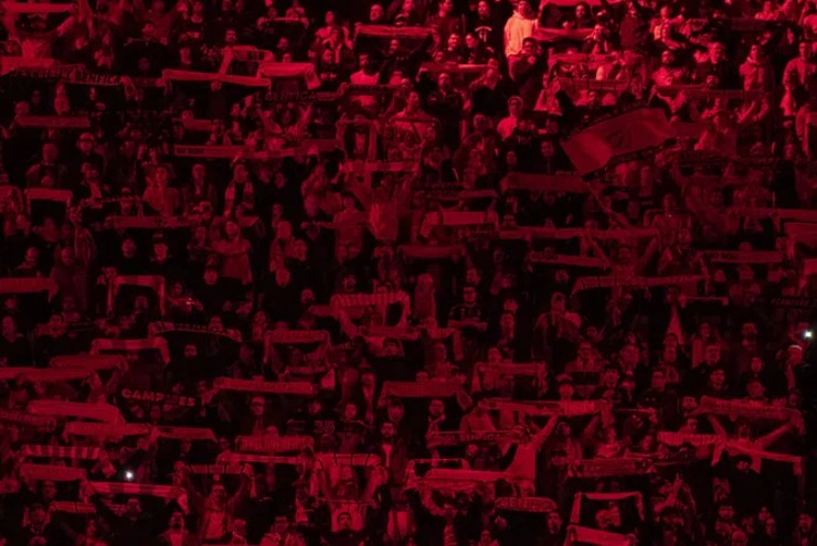 Tin mới nhất bóng đá sáng 26/2: CĐV Benfica đụng độ cảnh sát tại Madrid - 1