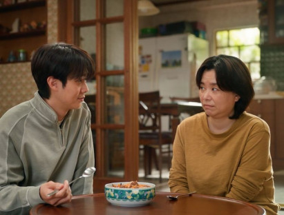 Đếm Ngày Xa Mẹ: Bộ phim cảm động về “bữa cơm mẹ nấu” từ diễn xuất của bộ đôi mẹ con “quốc dân” Choi Woo-sik và Jang Hye-jin