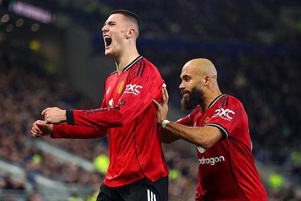 MU lợi thế lớn đua top 5 Ngoại hạng Anh: Công lớn nhờ… Amorim - 1