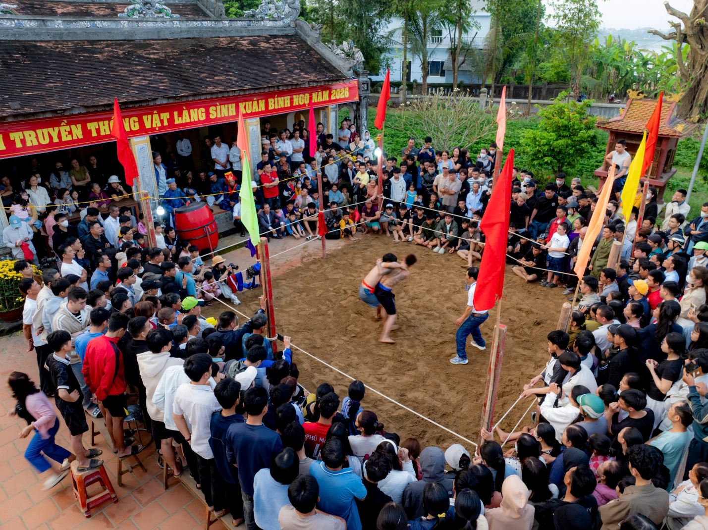 Mồng 10 Tết, về làng Sình xem hội vật - 1