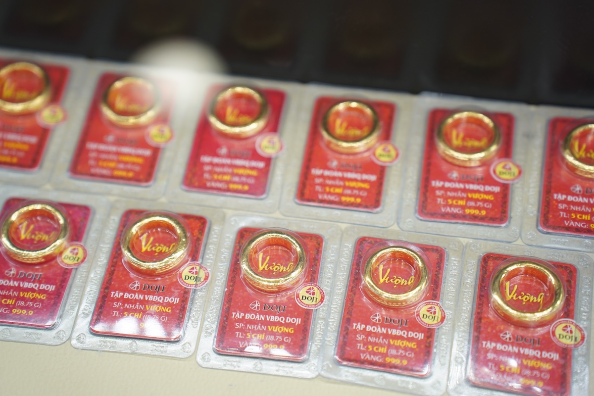 Ngày vía Thần Tài, người dân TP.HCM xếp hàng dài mua vàng - 5