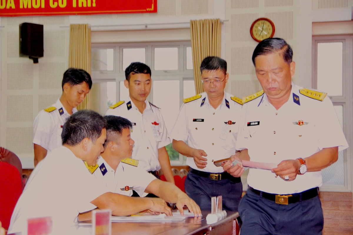 Bầu cử sớm trên biển tại Vùng 2 Hải quân - 4