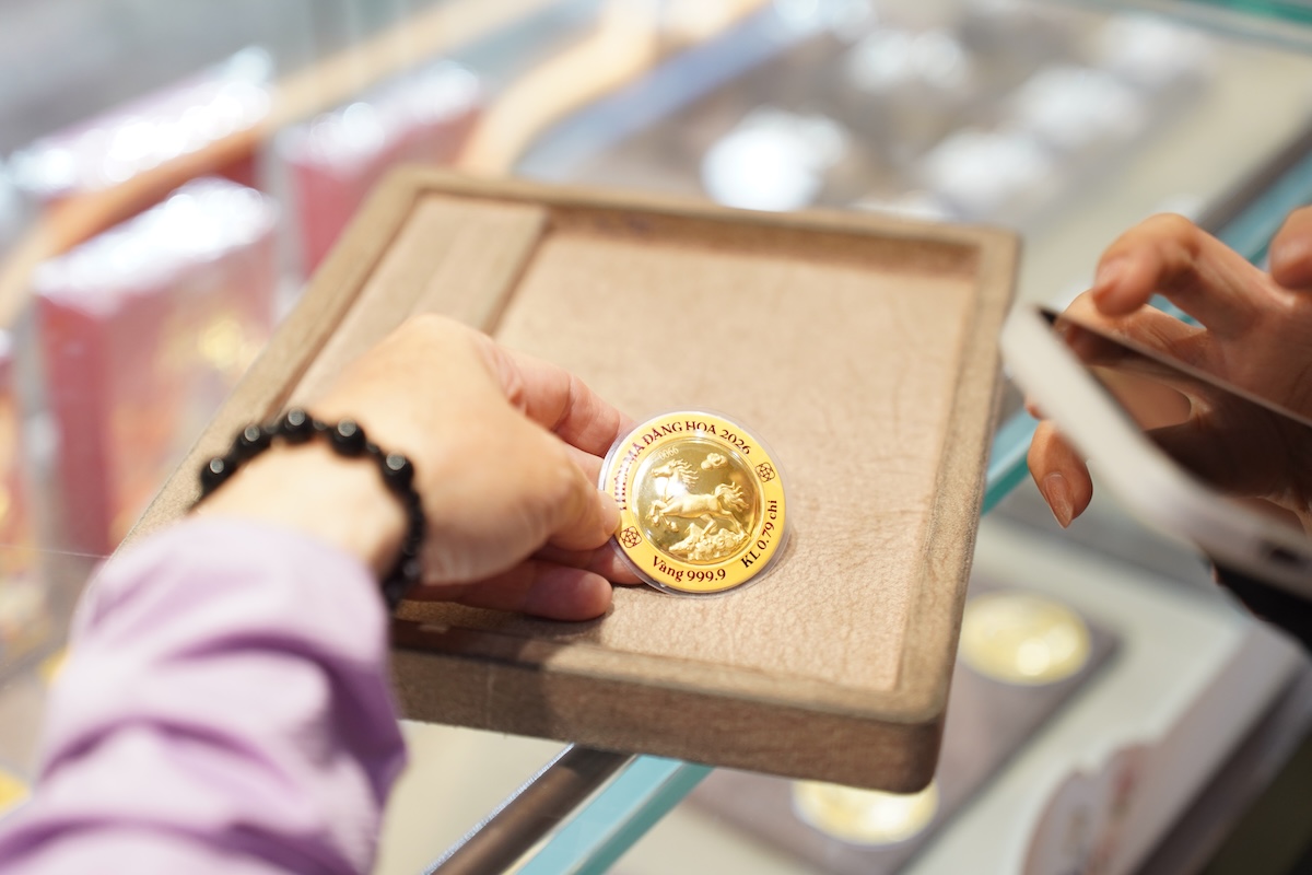 Ngày vía Thần Tài, người dân TP.HCM xếp hàng dài mua vàng - 11