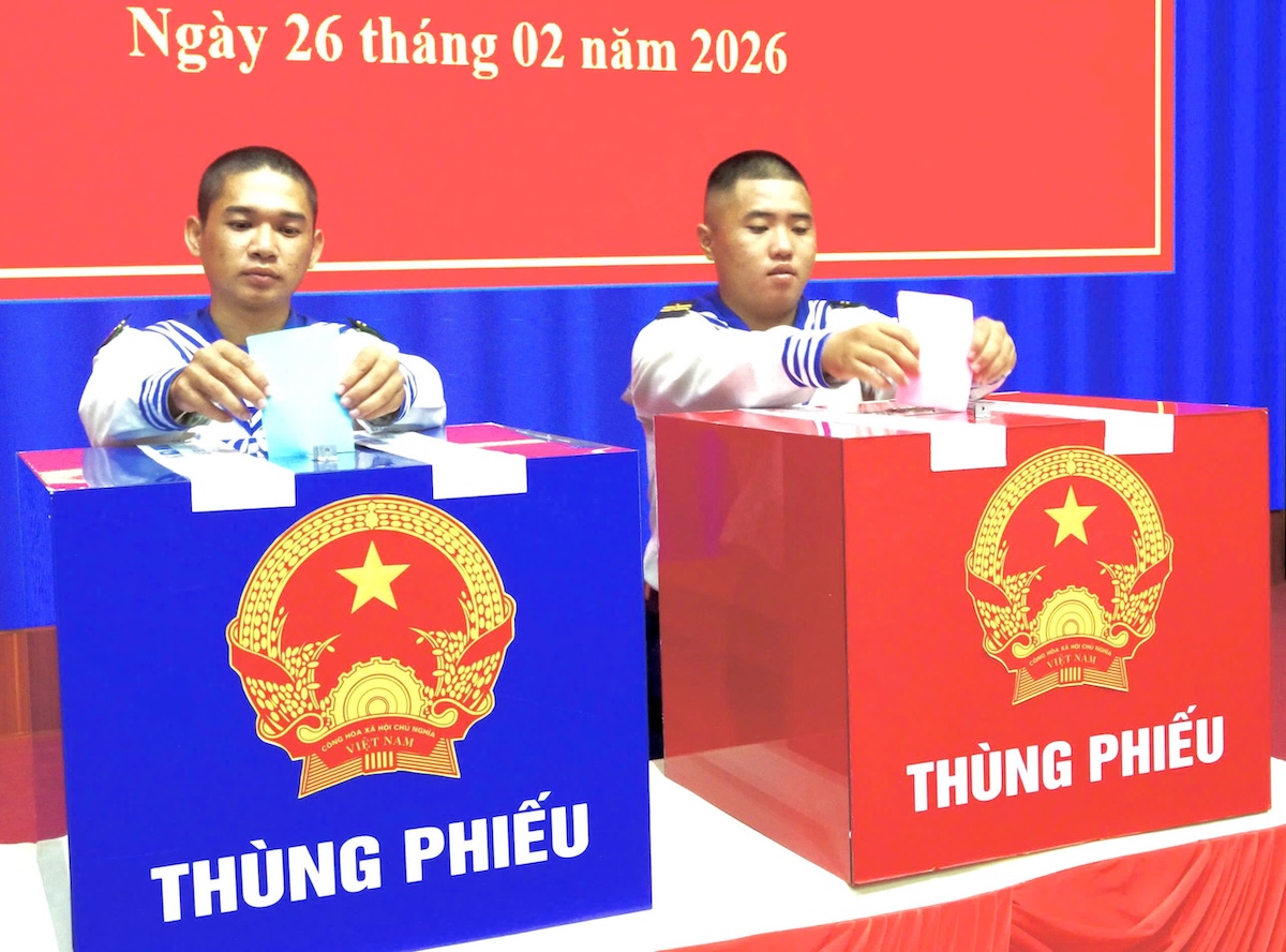 Bầu cử sớm trên biển tại Vùng 2 Hải quân - 2