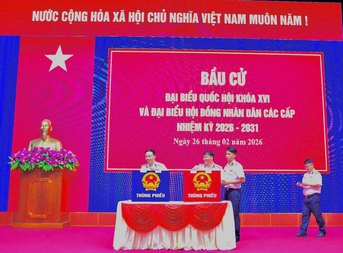 Bầu cử sớm trên biển tại Vùng 2 Hải quân - 3