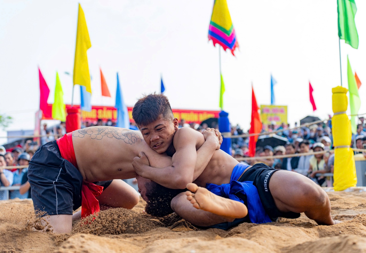 Mồng 10 Tết, về làng Sình xem hội vật - 10