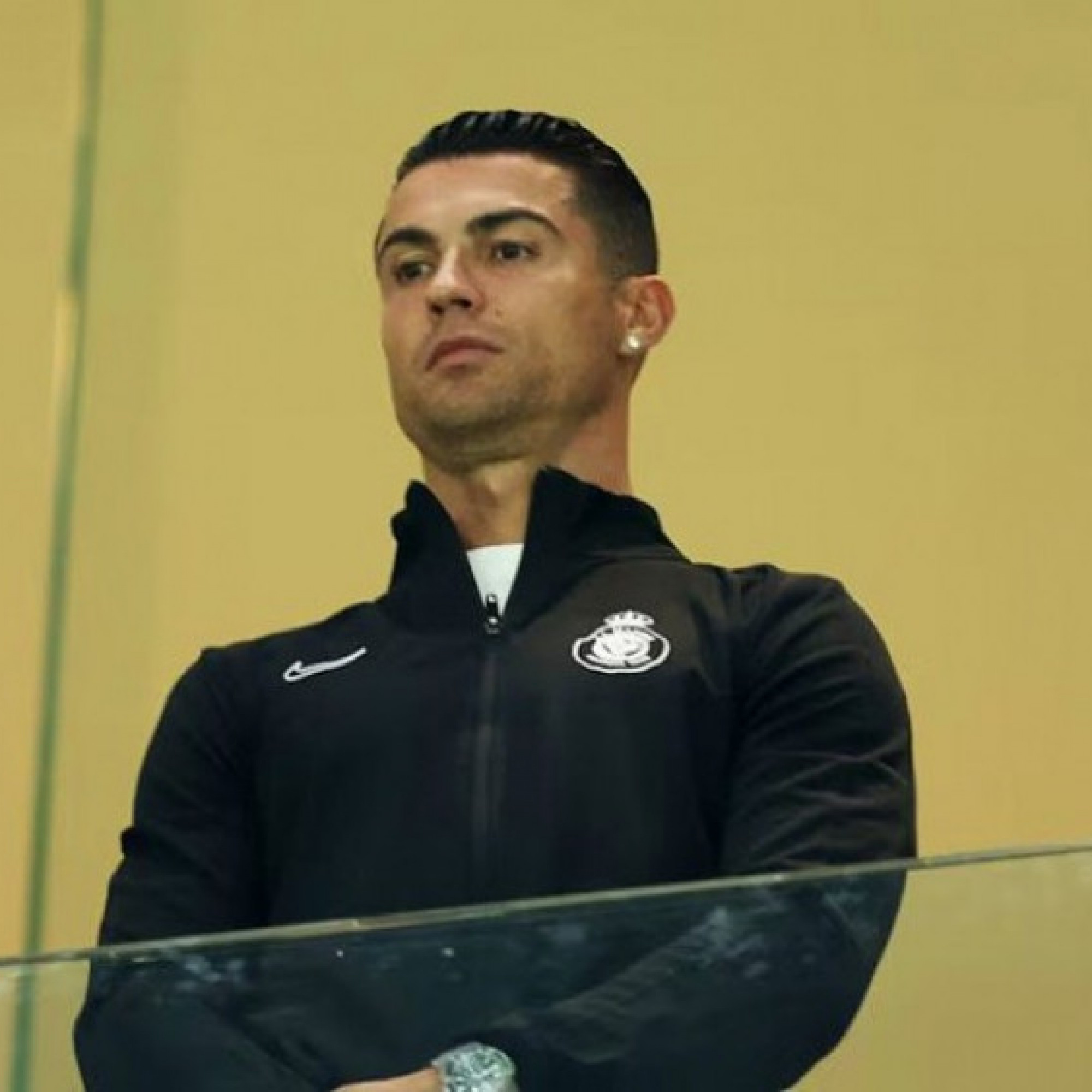  - Ronaldo bị cấm thi đấu tại Tây Ban Nha sau khi mua CLB ở giải hạng Hai