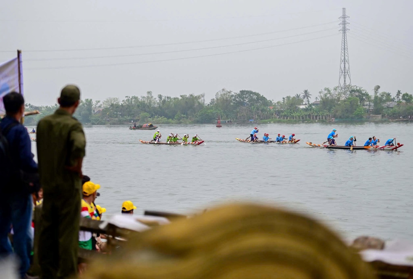 Sông Hương 'dậy sóng' với giải đua ghe hấp dẫn - 9