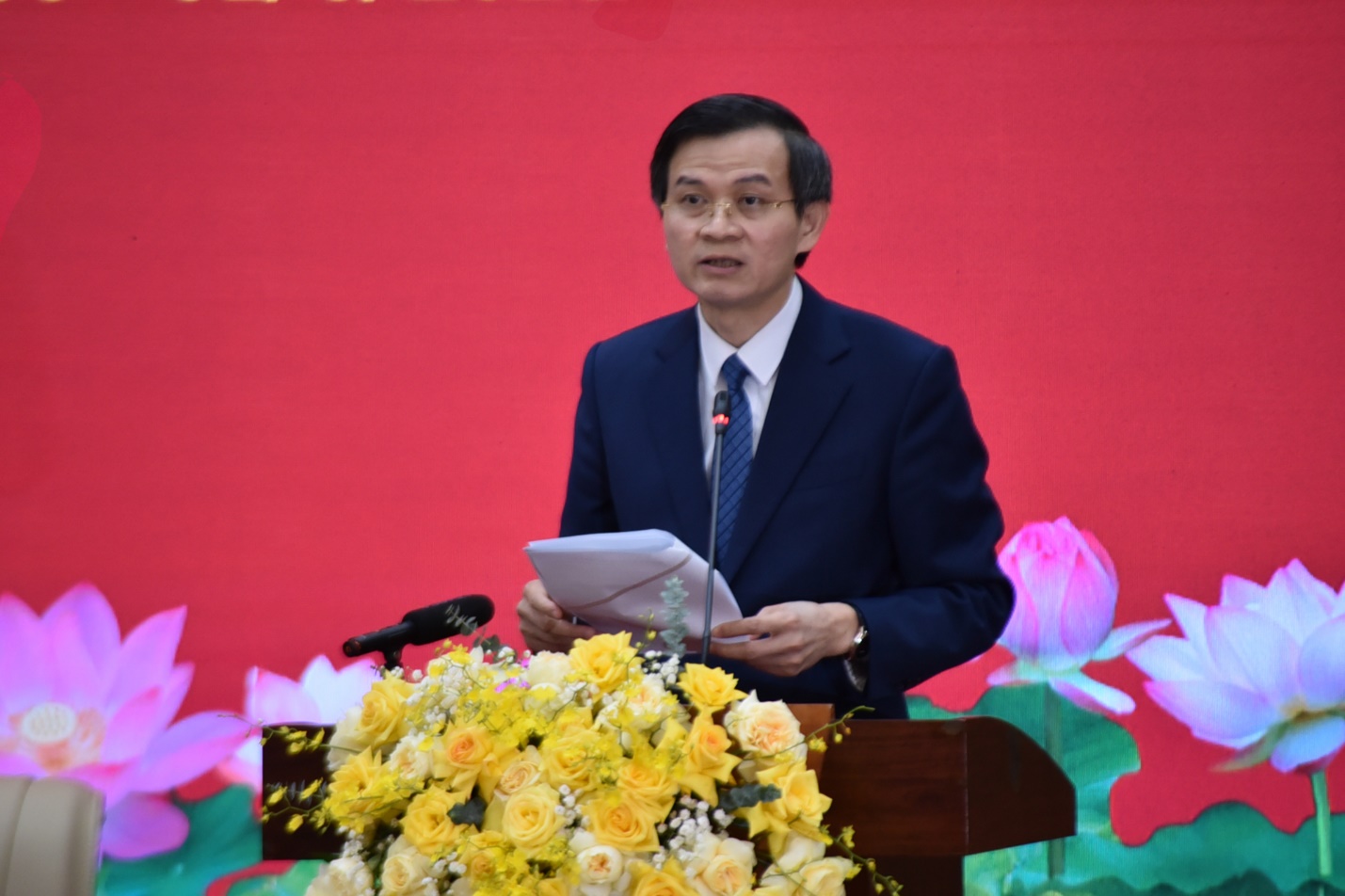 thu tuong pham van dong - nguoi cong san kien trung tan hien vi dat nuoc, nhan dan - 7